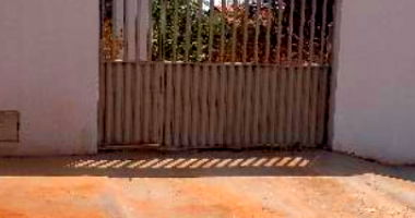 Casa em Piracanjuba com 82,5m² de área total