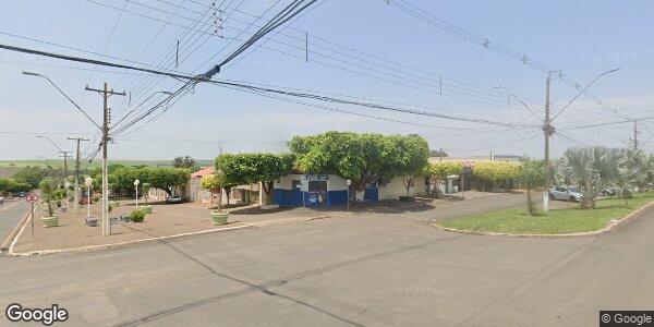 Casa com 3 quartos e amplo terreno em Cafeara/PR