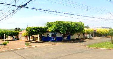 Casa com 3 quartos e amplo terreno em Cafeara/PR