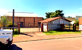 Terreno com galpões e edificação ampla, área total 6.985m²