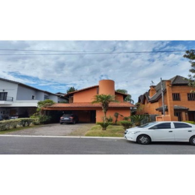 Casa com 235m² em Condomínio Fechado