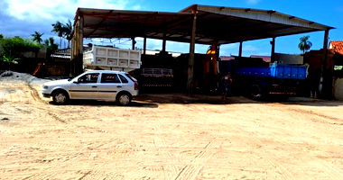 Terreno em Matinhos com Cobertura Metálica e Escritório