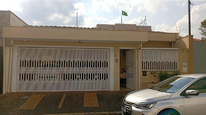 Casa com 3 quartos, 250m² de terreno, 179m² construídos, ocupada