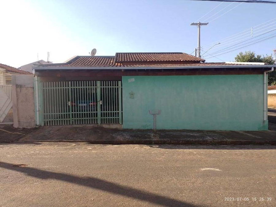 Casa Ocupada com 3 Quartos e 1 Vaga em Guarantã/SP