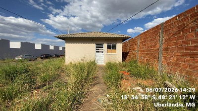 Casa com 2 Quartos e Garagem em Uberlândia
