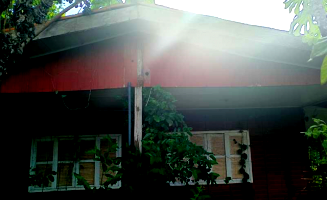 Casa de madeira 200m² em terreno 575m², estado precário