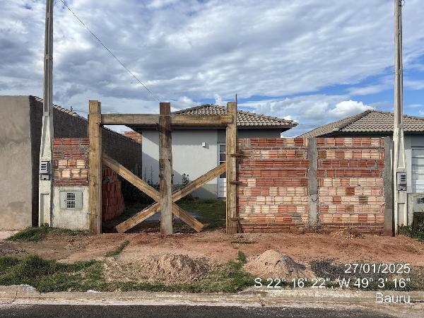 Casa com 2 quartos, sala, cozinha, WC e 1 vaga, 45,47m² construída