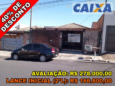 Casa com 84,57m² de área total e 166m² de terreno em Monte Alto - SP