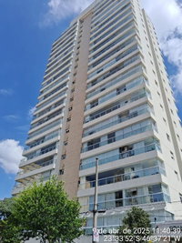 Espaçoso Apartamento com 3 Quartos, 130m² Construídos e 2 Vagas de Garagem