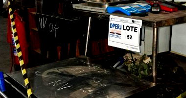 Lote de Materiais Diversos com Forno e Móveis