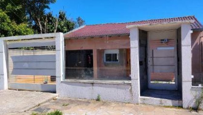 Casa Padrão com 3 Quartos e 1 Vaga em Aparecida, Alvorada - RS