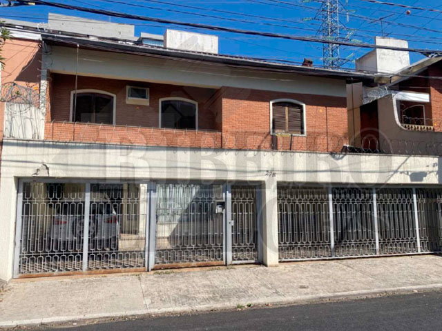 Prédio comercial com terreno, 6 quartos, 4 banheiros, 180 m²