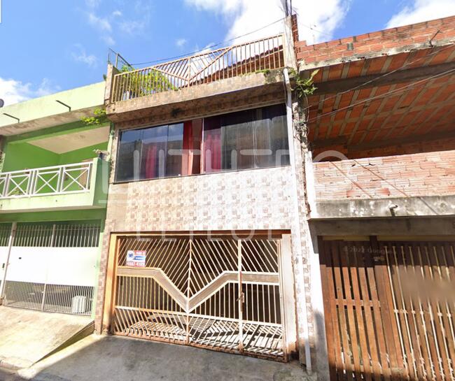 Sobrado com 7 dormitórios, 3 banheiros, 258m² área construída, 1 vaga coberta