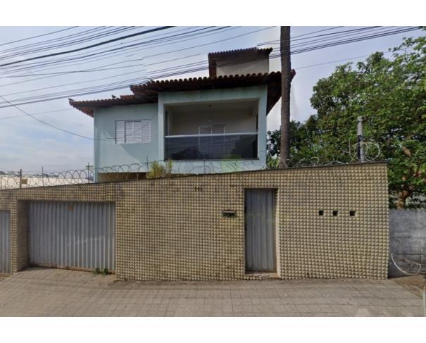 Casa com 2 suítes e lote de 490,70m² em Itaúna/MG