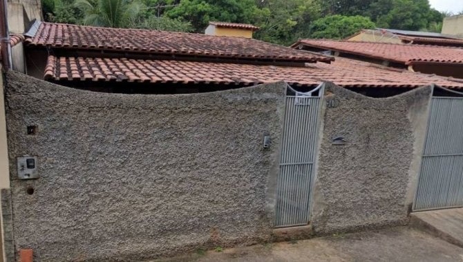 Casa padrão com 2 quartos e 1 banheiro em Leopoldina/MG