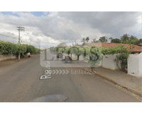 Casa com 5 cômodos, 12,5m de frente, 25m de fundo, ocupada