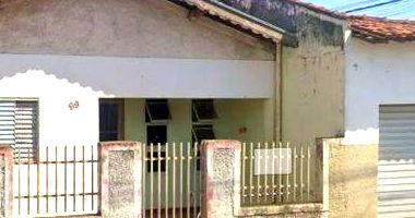 Casa de Esquina em Vargem Grande do Sul
