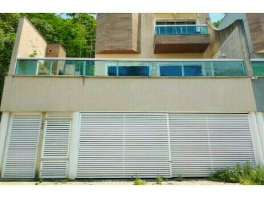 Casa com 167m² construídos em terreno de 864m², ocupada