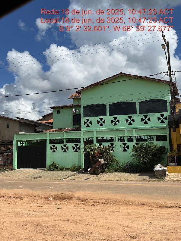 Casa com 4 quartos, 2 banheiros e 364m² de terreno