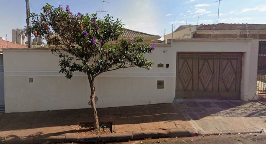 Casa com 132 m² construídos, 220 m² de terreno, 1 quarto, 1 banheiro, ocupada