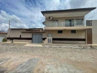 Casa espaçosa com 3 quartos e 343m² de área construída