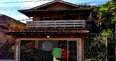 Casa com 3 quartos, 2 banheiros, 281m² construída, ocupada