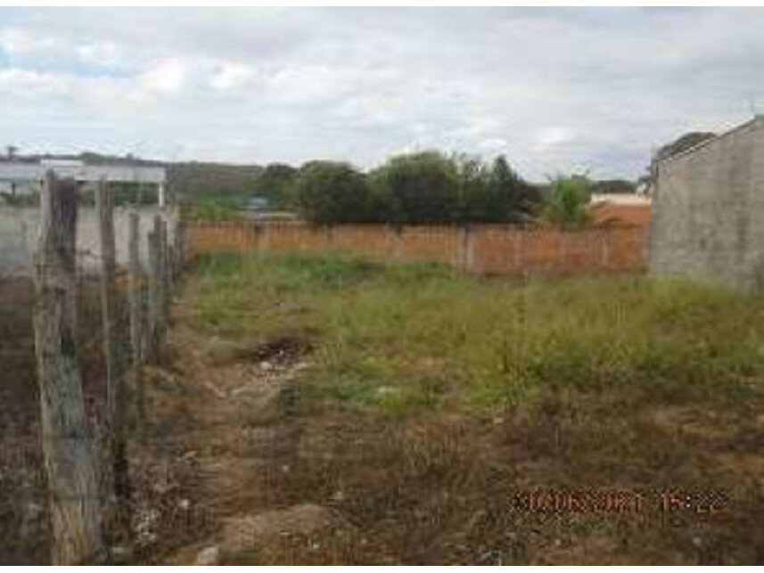 Terreno em leilão com 300m² em Carmo do Cajuru/MG