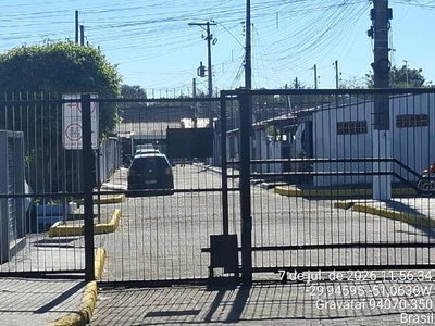 Casa com 2 quartos e 81,62 m² em condomínio