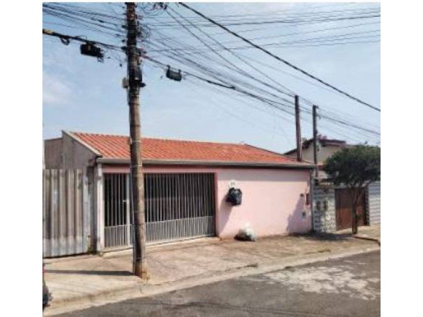 Casa ocupada com 179 m² construídos em terreno de 250 m²