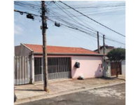 Casa ocupada com 179 m² construídos em terreno de 250 m²