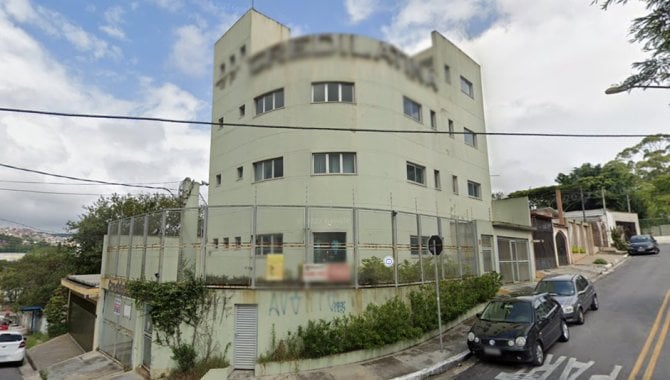 Imóvel Comercial com 463 m², 5 pavimentos e elevador