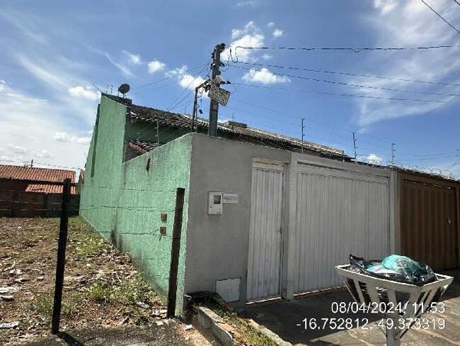 Casa geminada 3 quartos, 2 banheiros, 1 vaga, 79,27m² privativa
