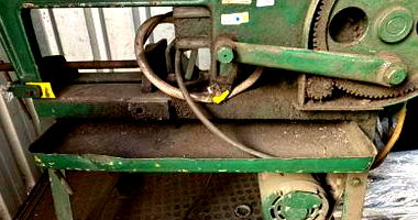 Serra de fita horizontal com área de serra de 370mm