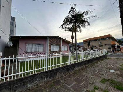 Casa com 174m², 473m² de terreno, ocupada