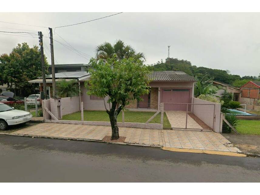 Casa com 1 vaga de garagem, 160m² construídos, ocupada