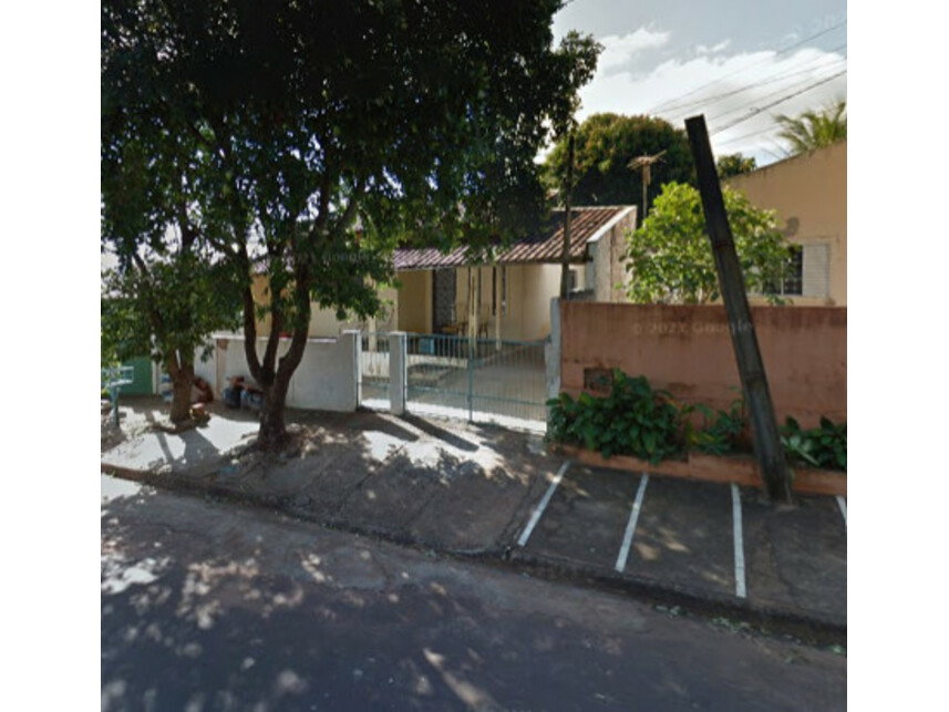 Casa ocupada com 64,38 m² construídos