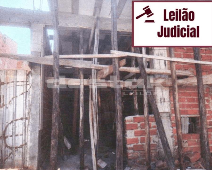 Terreno em Piracicaba/SP com Edificação Inacabada