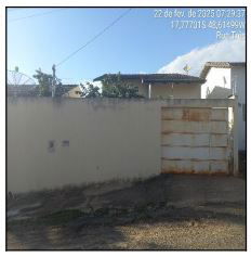 Casa com 2 quartos, 1 banheiro, 70,95m² área privativa, varanda e área de serviço