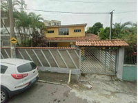 Casa ocupada com 198 m² construídos