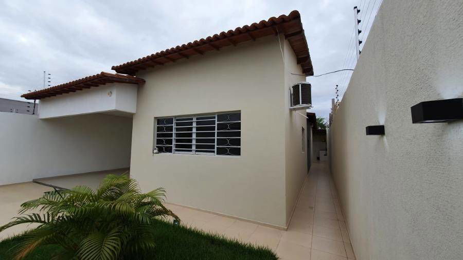 Casa com 3 quartos, 2 banheiros e 122m² construída, ocupada