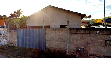 Casa com 3 quartos, 1 banheiro, 68.8m² construída, ocupada