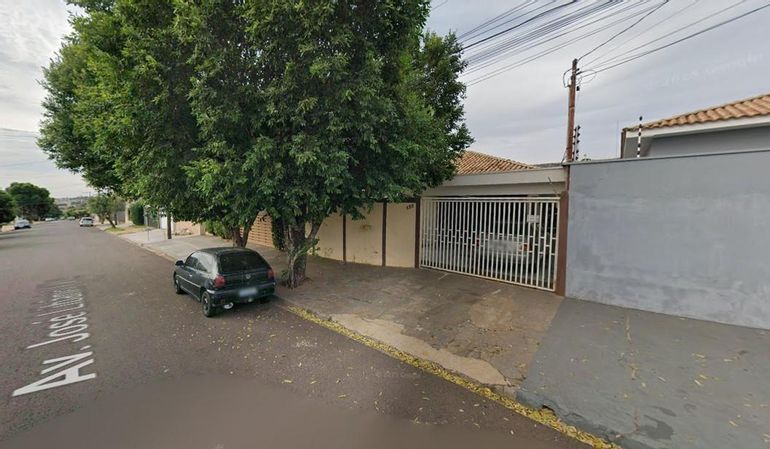 Terreno com Residência em Presidente Prudente - 167m²