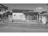 Casa em leilão com 137m² construída e 230m² de terreno