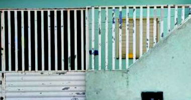 Casa residencial com 3 quartos, 2 banheiros, vaga para 1 carro, ocupada