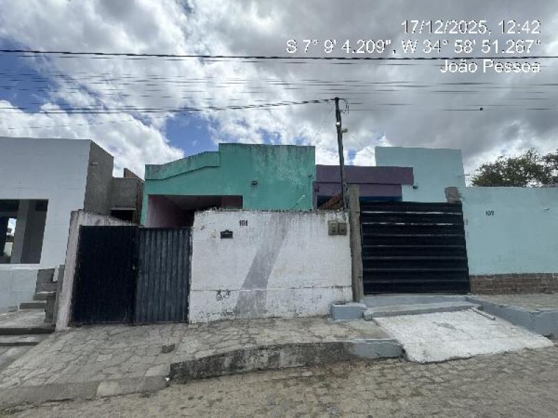 Casa com 2 Quartos e 71m² em Loteamento