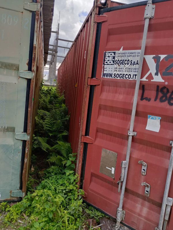 2 Containers Tamanho Normal - Oportunidade Única!
