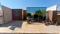 Prédio Comercial com 14 Cômodos em Jardim Tropical