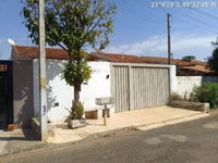 Casa com 2 quartos, 2 banheiros e 2 vagas de garagem