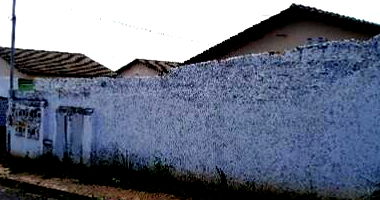 Casa com 2 quartos, 1 banheiro, varanda e 1 vaga de garagem
