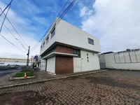 Prédio Comercial Espaçoso em Leilão